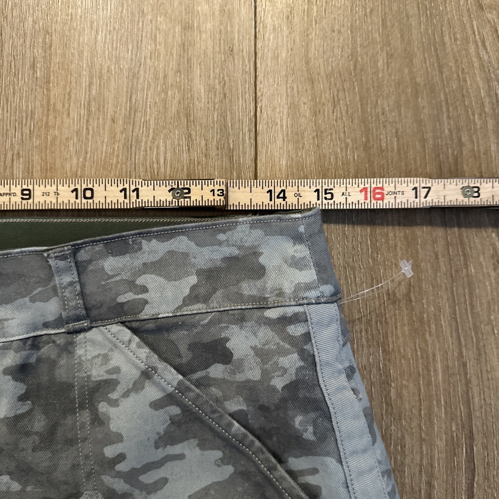 Spanx Womens Twill Stretch Shorts Size M Grey Camo Pull On 4" Inseam Tum Control - Picture 7 of 9